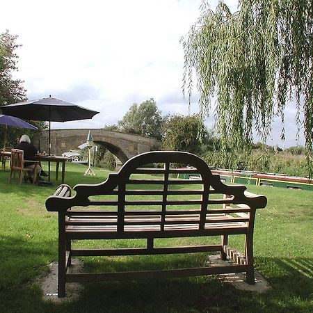 The Trout At Tadpole Bridge Hotel Faringdon Exterior photo