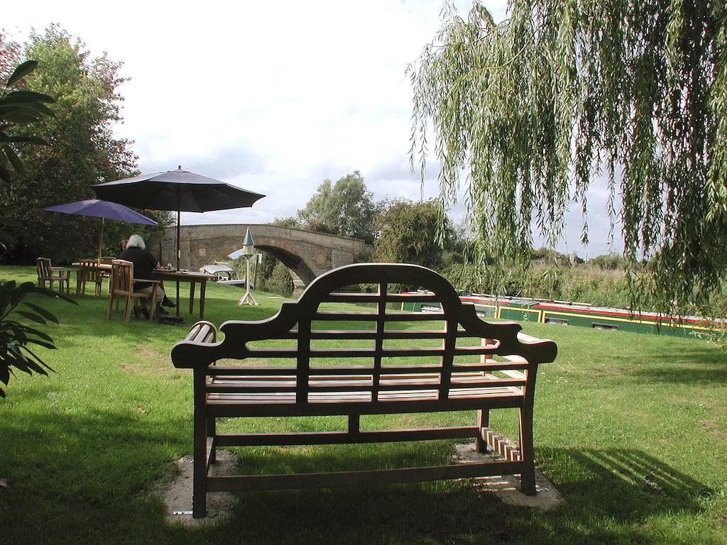 The Trout At Tadpole Bridge Hotel Faringdon Exterior photo